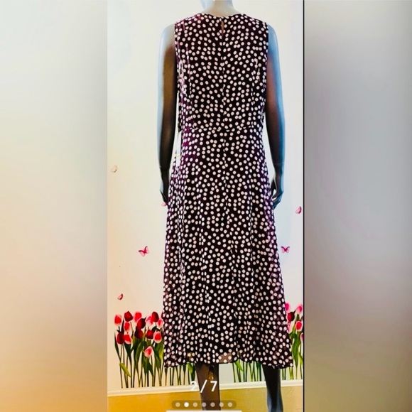 Women's 14 Summer Bundle
NWT & GUC 2 dresses, 2 tops, skirt - Picture 9 of 11